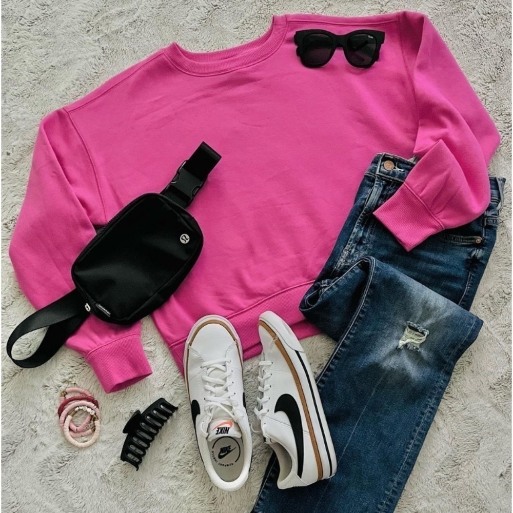 Women's Fleece Sweatshirt - Universal Thread™
Pink